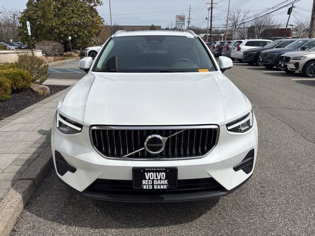 Used 2025 Volvo XC40 B5 Core image 8