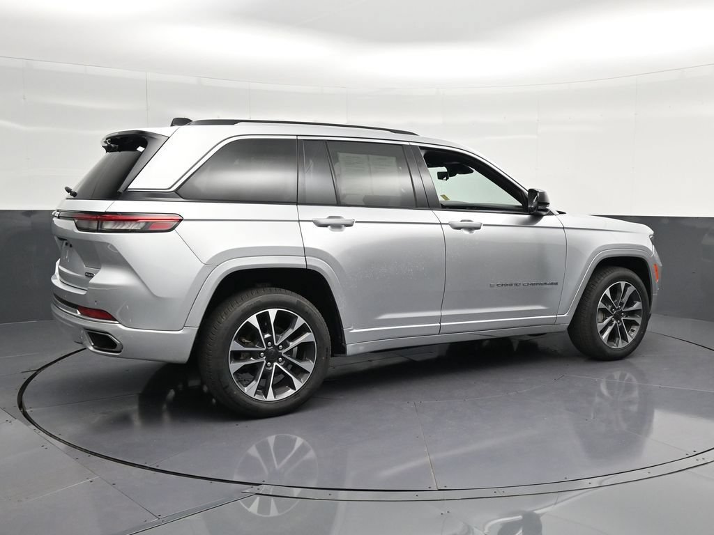 Used 2023 Jeep Grand Cherokee Overland w/ Luxury Tech Group IV RWD image 3