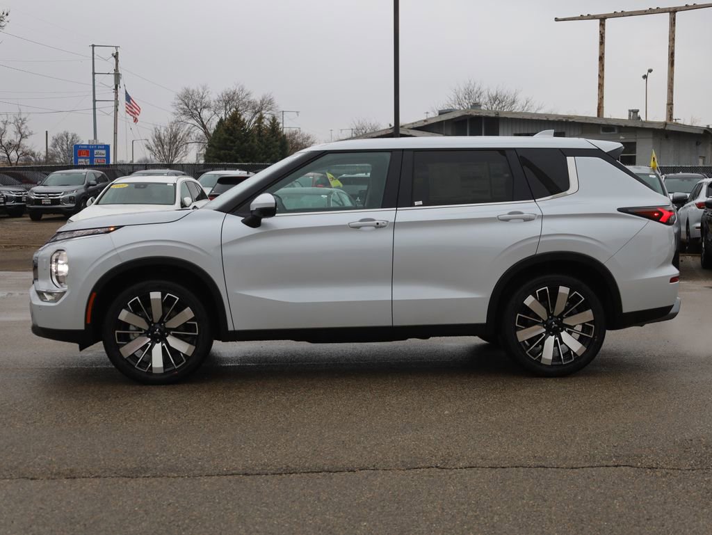 New 2025 Mitsubishi Outlander SE image 6