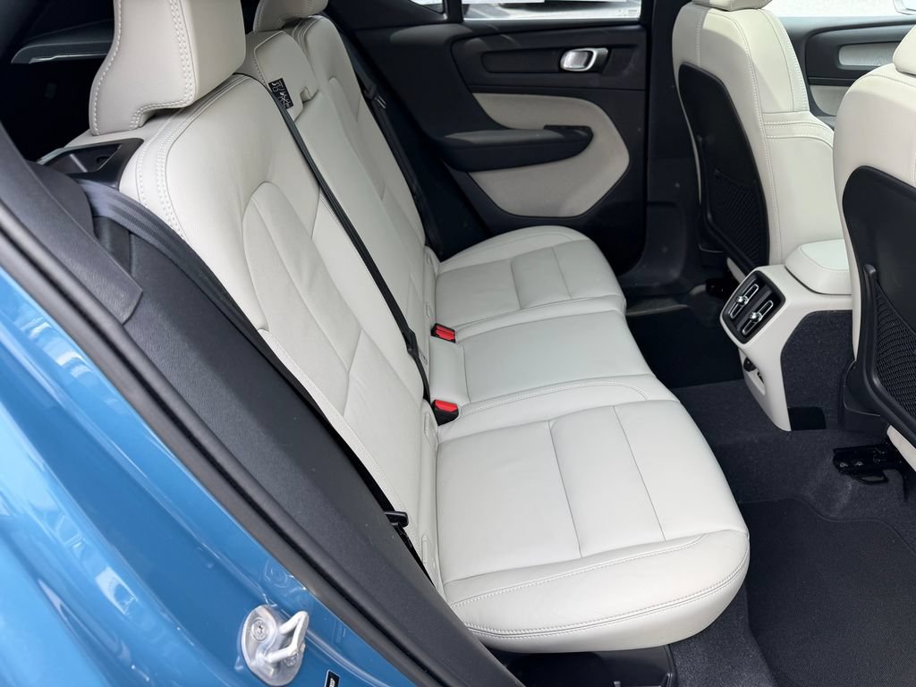 Certified 2024 Volvo XC40 B5 Plus w/ Protection Package Premier AWD/4WD image 17