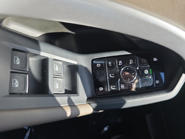 Used 2025 Audi Q5 Premium w/ Convenience Package AWD/4WD image 31