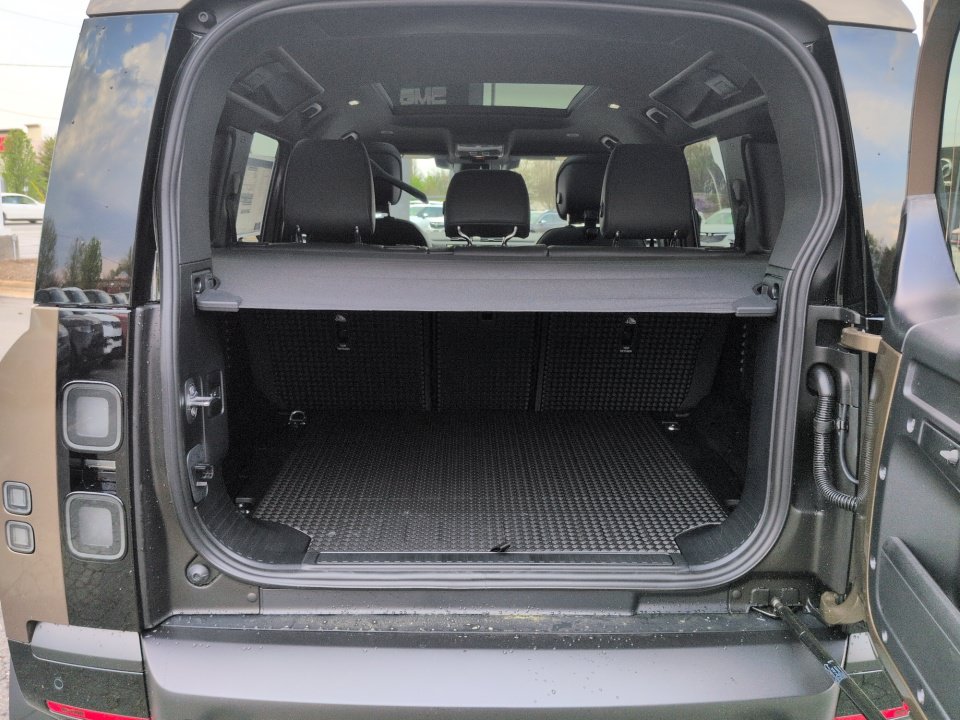New 2026 Land Rover Defender 110 X-Dynamic SE AWD/4WD image 15