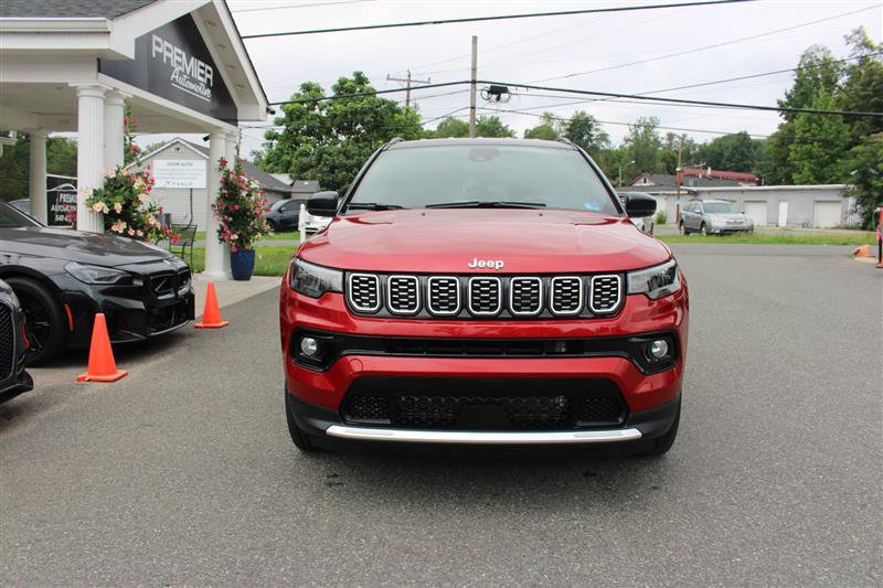 Used 2025 Jeep Compass Limited AWD/4WD image 3