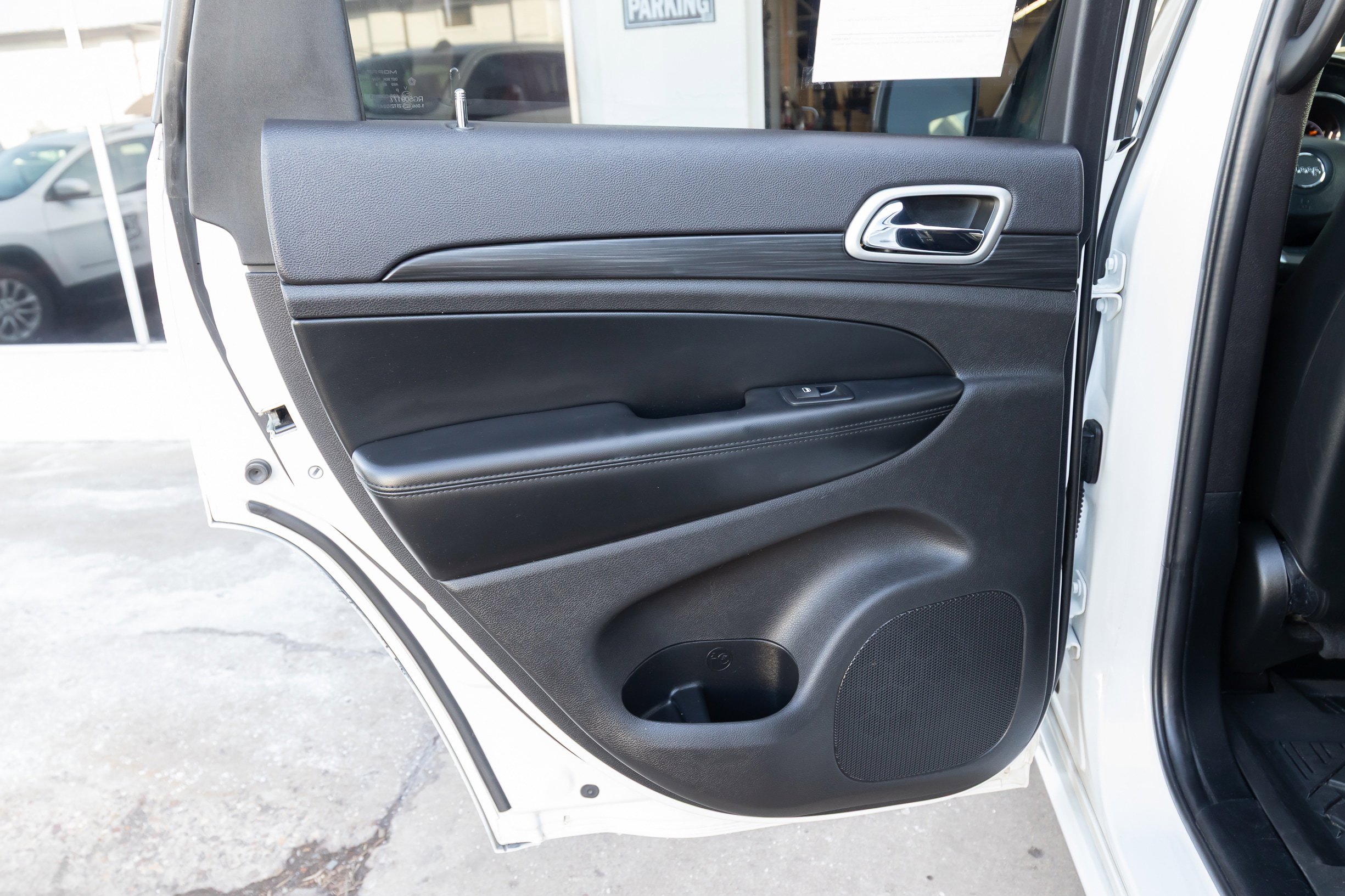 Used 2020 Jeep Grand Cherokee Altitude image 12
