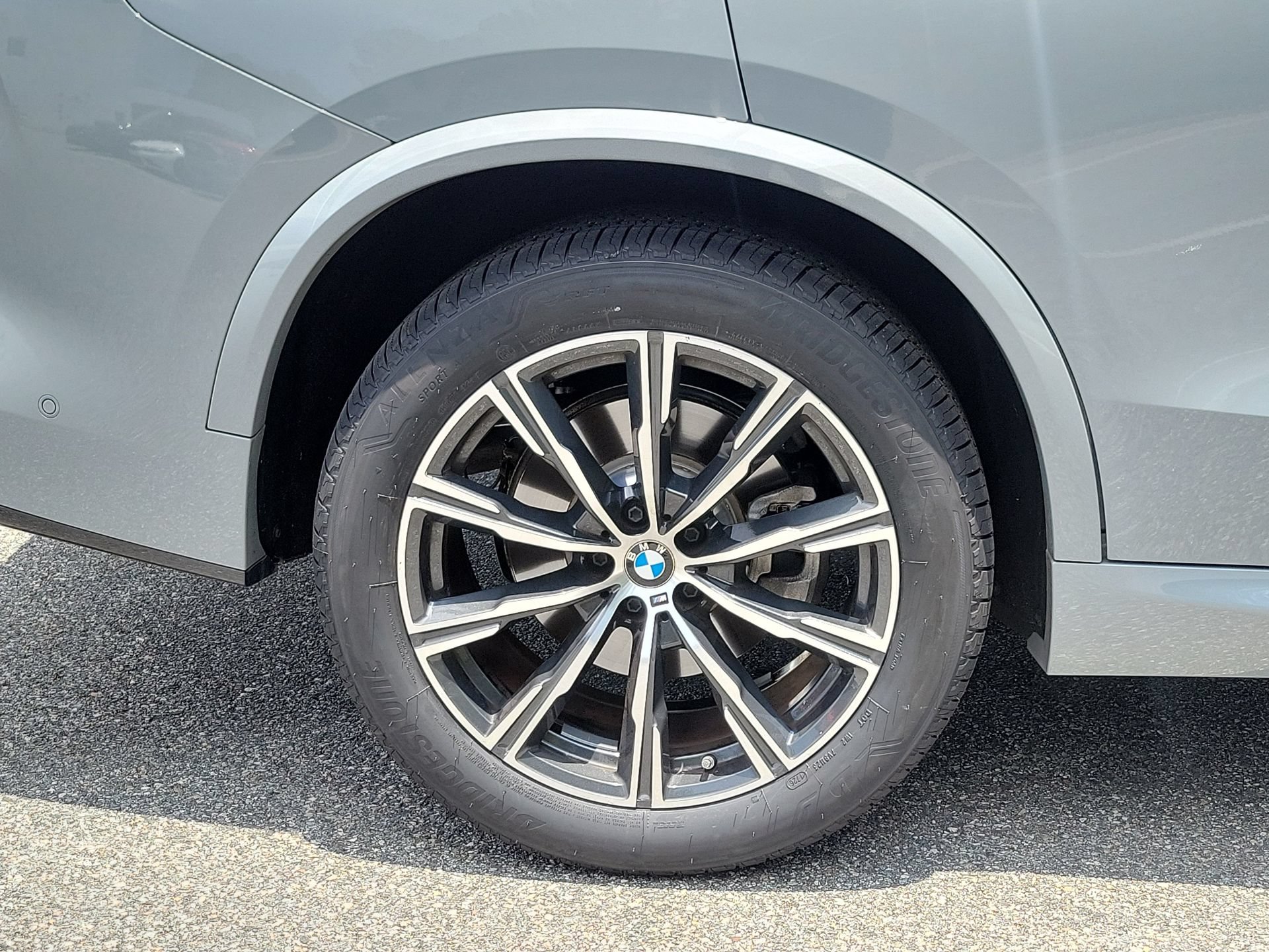 Used 2024 BMW X5 sDrive40i w/ M Sport Package RWD image 5