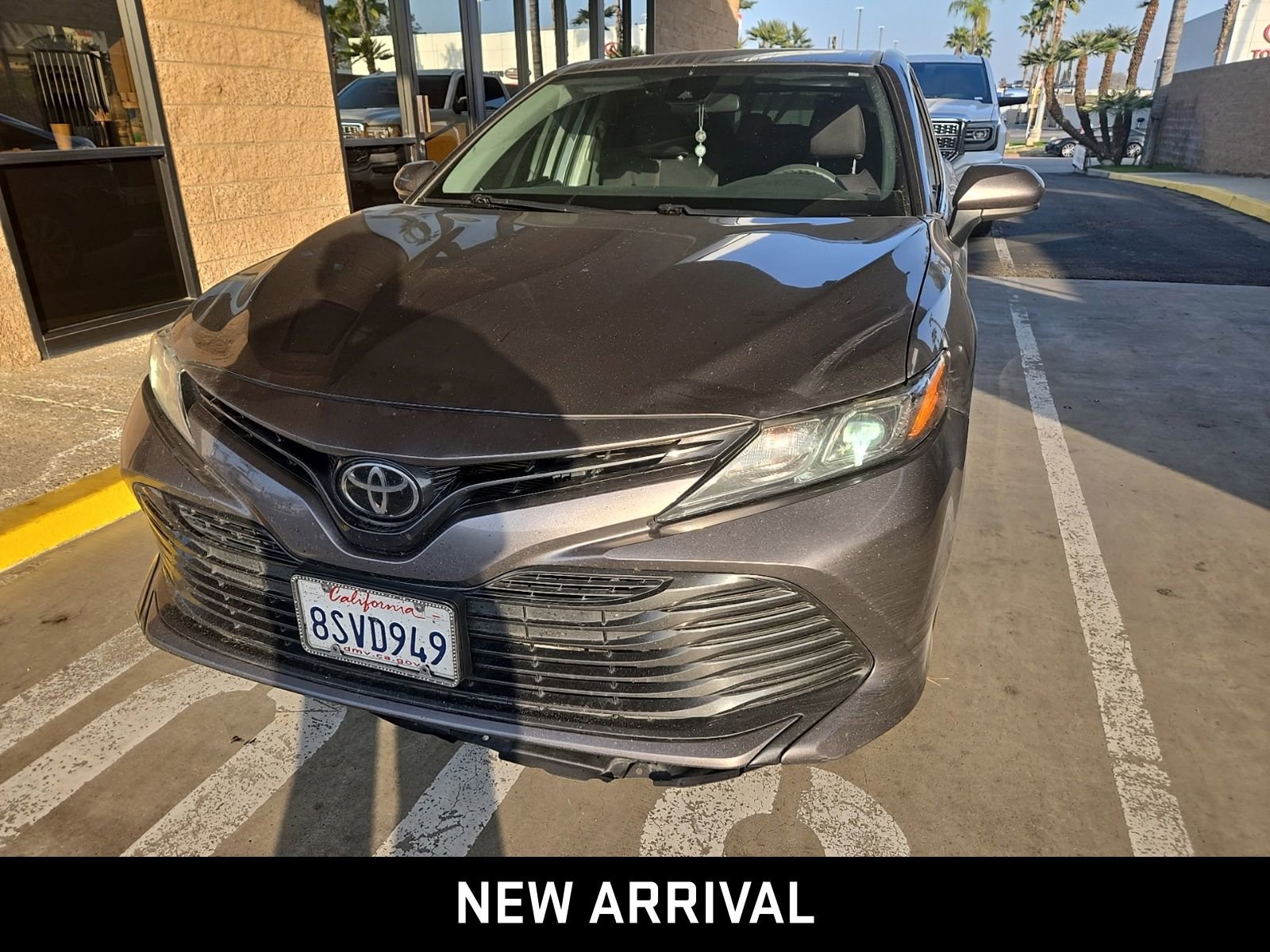 Used 2020 Toyota Camry LE image 2
