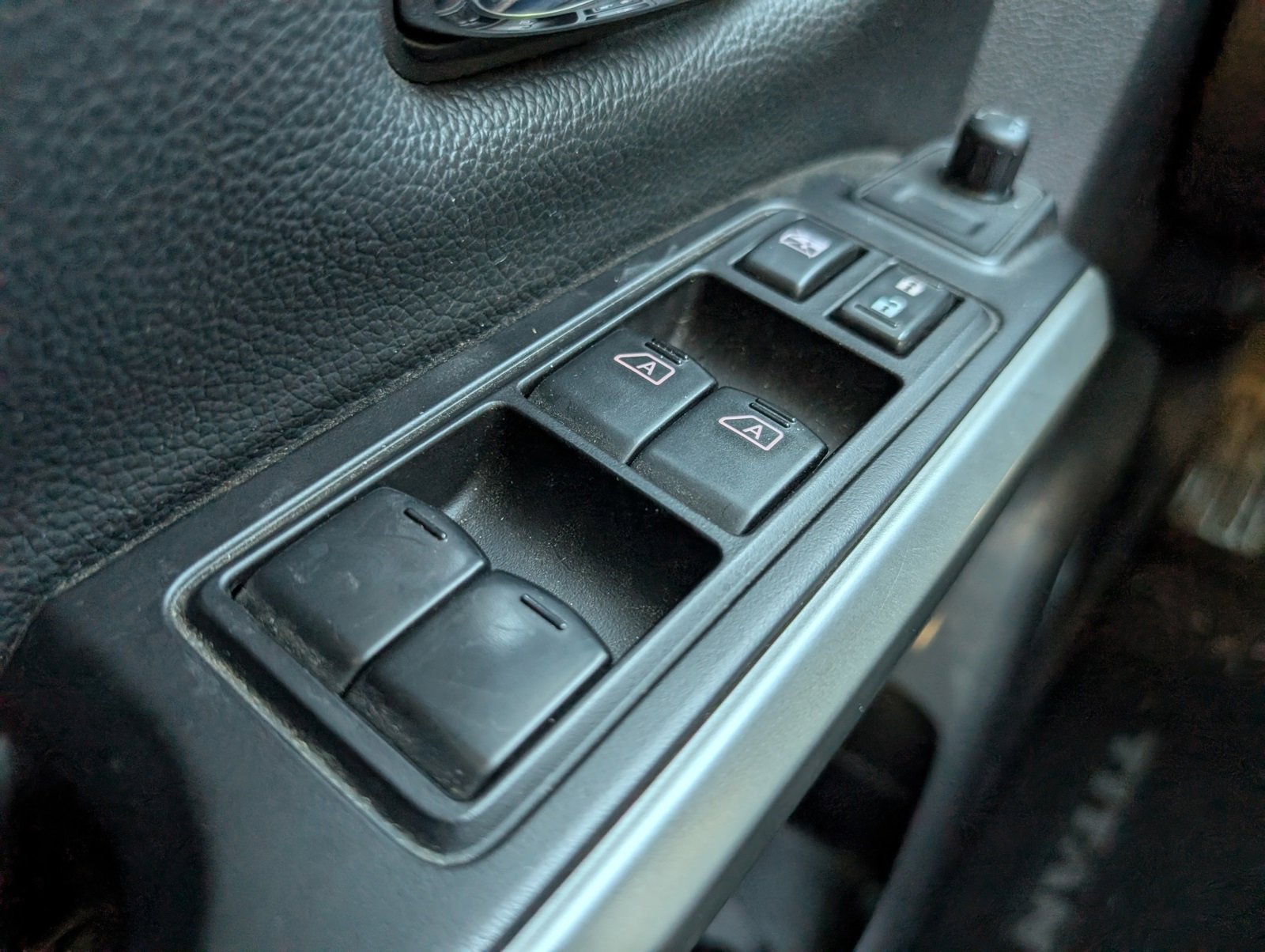 Used 2018 Nissan Titan SL w/ Off-Road Package image 19