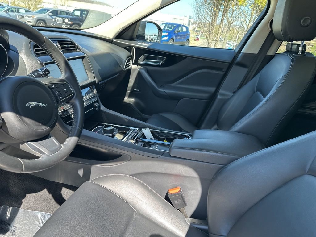 Used 2019 Jaguar F-PACE Premium image 9