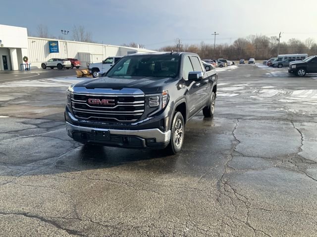 Used 2025 GMC Sierra 1500 SLT image 2