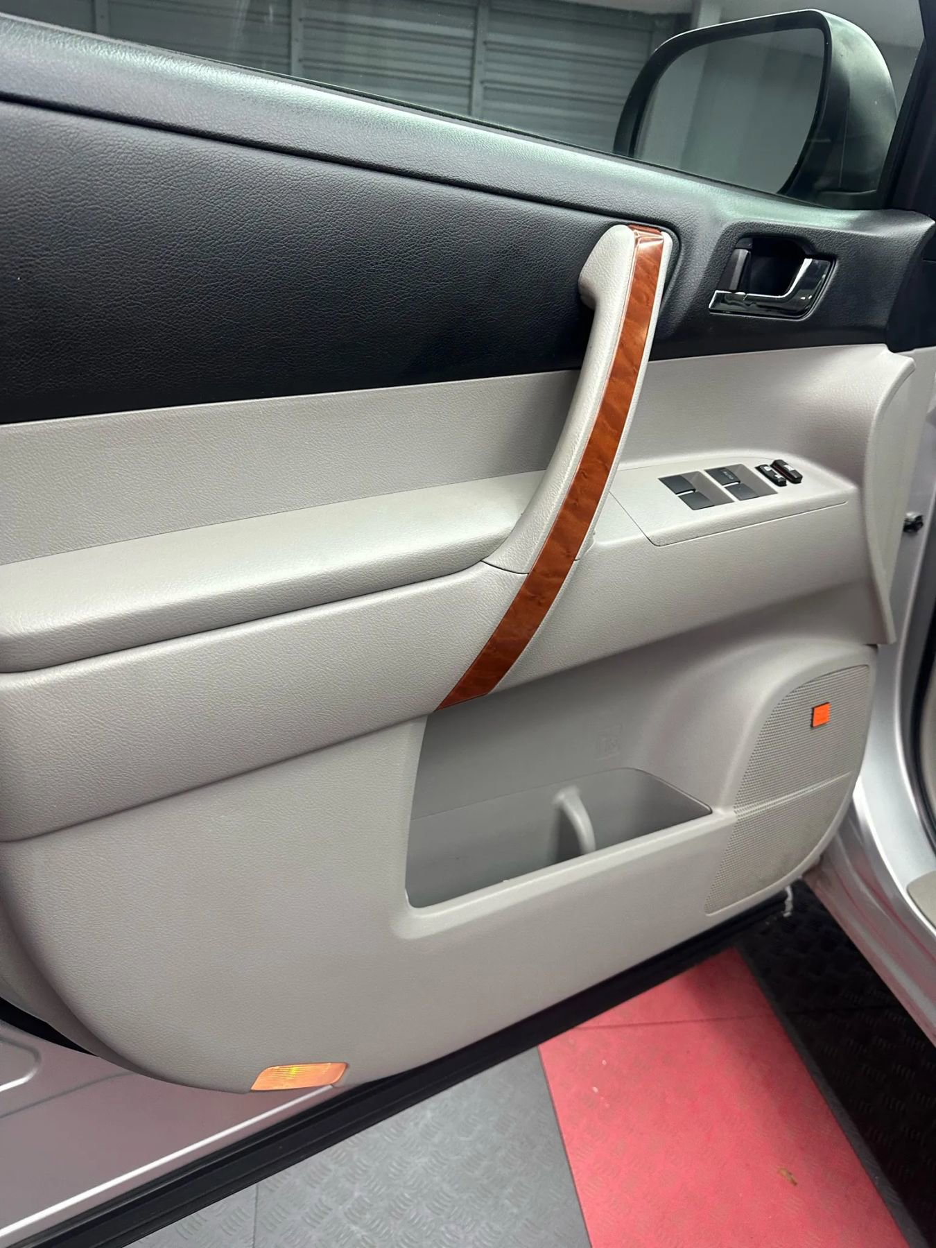 Used 2010 Toyota Highlander Limited image 10