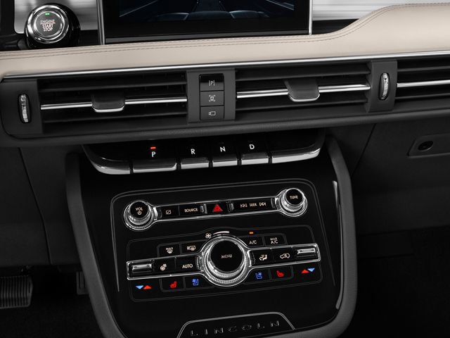 Used 2022 Lincoln Corsair FWD w/ Premium Package image 9