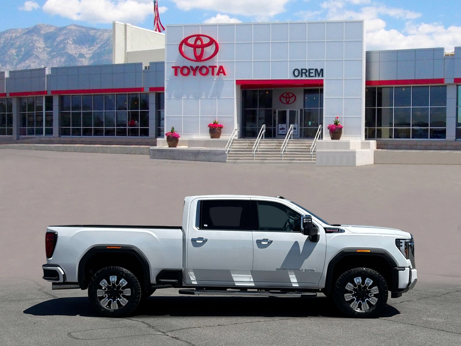 Used 2024 GMC Sierra 2500 Denali w/ Denali Reserve Package AWD/4WD image 3