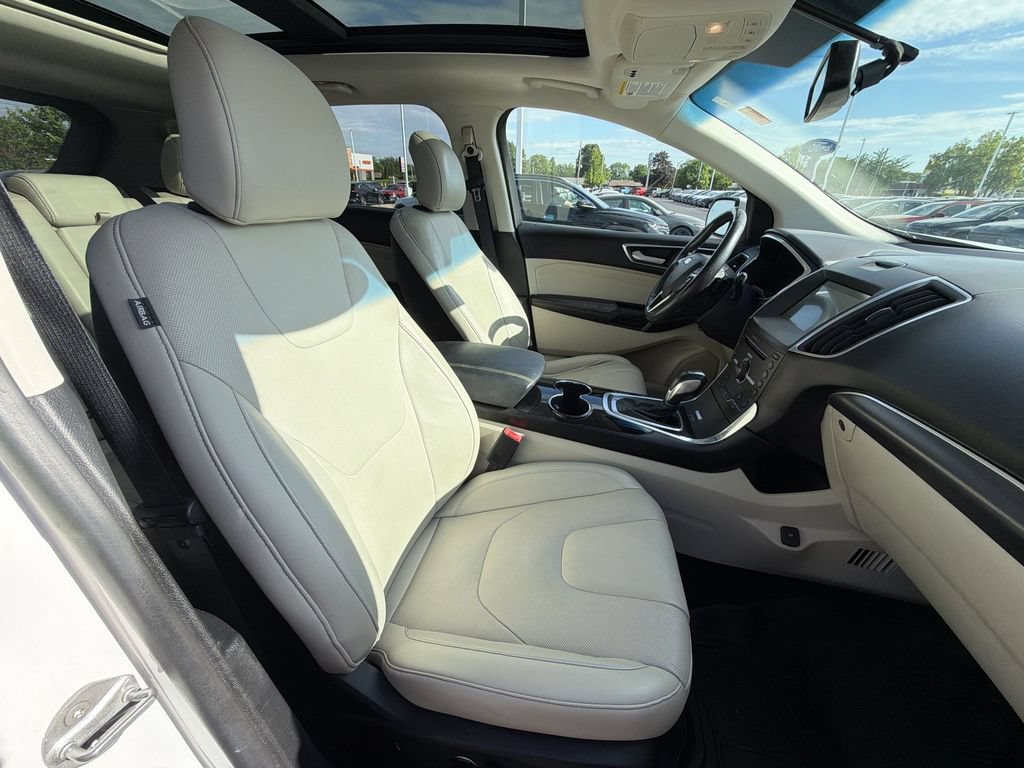 Used 2016 Ford Edge Titanium w/ Equipment Group 301A AWD/4WD image 27