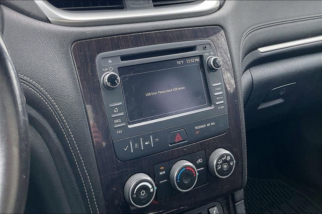Used 2017 Chevrolet Traverse LT w/ Style and Technology Package image 6