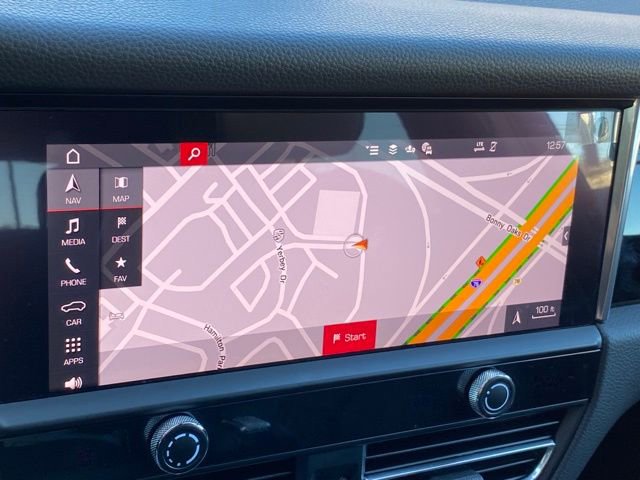 Certified 2025 Porsche Macan image 13