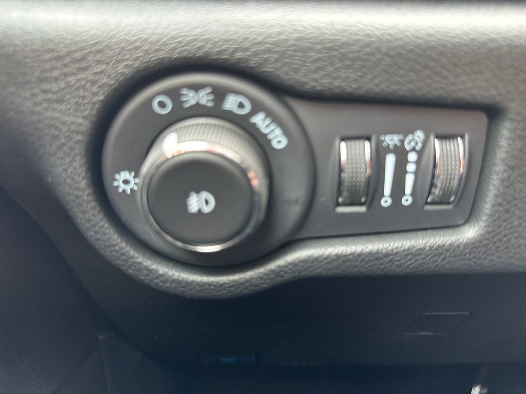 New 2026 Chrysler Pacifica Select image 18