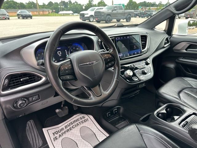 Used 2021 Chrysler Pacifica Touring-L w/ S Appearance Package FWD image 12