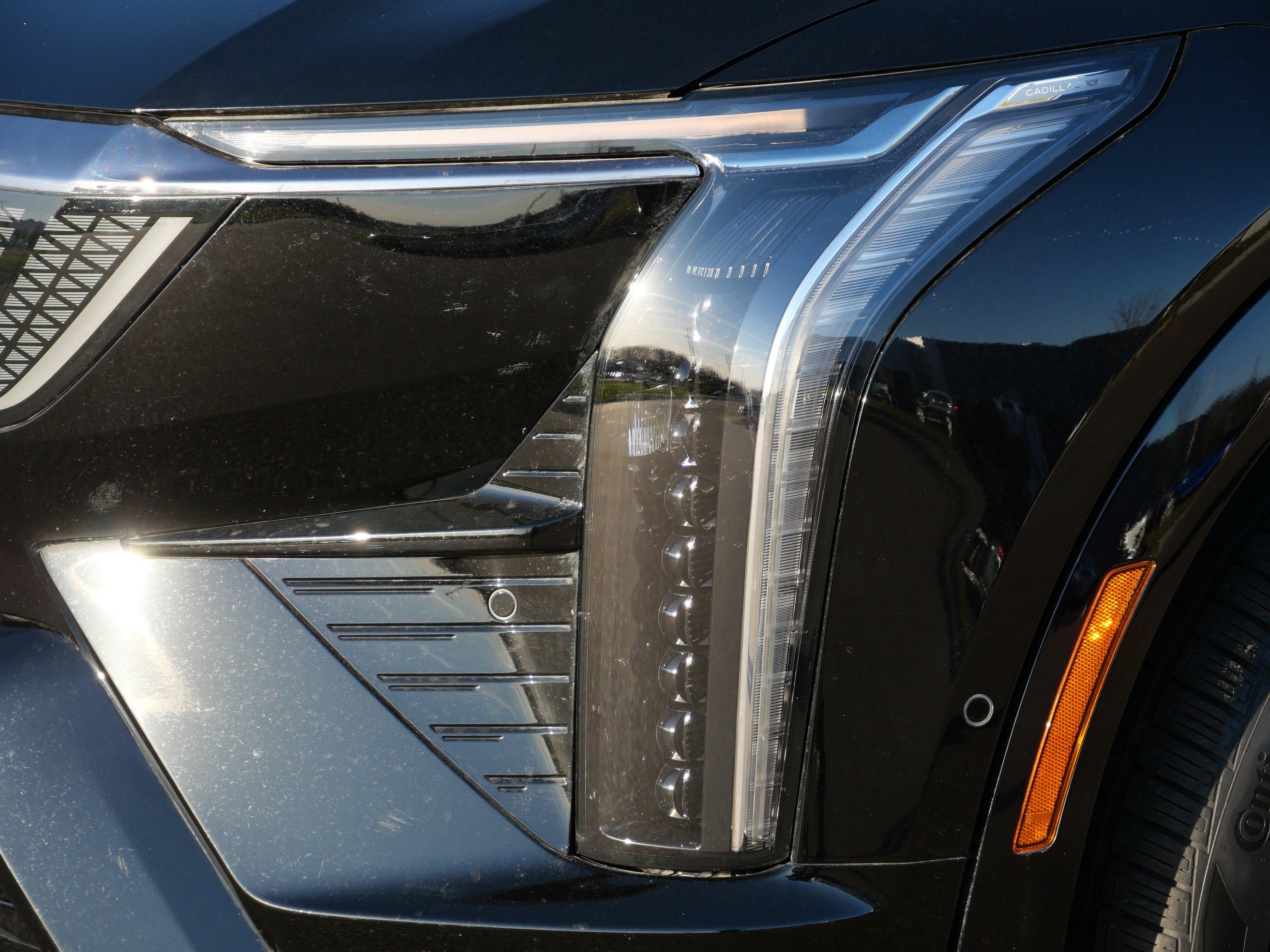 Used 2025 Cadillac Optiq Sport 2 w/ LPO, ONYX Package image 14