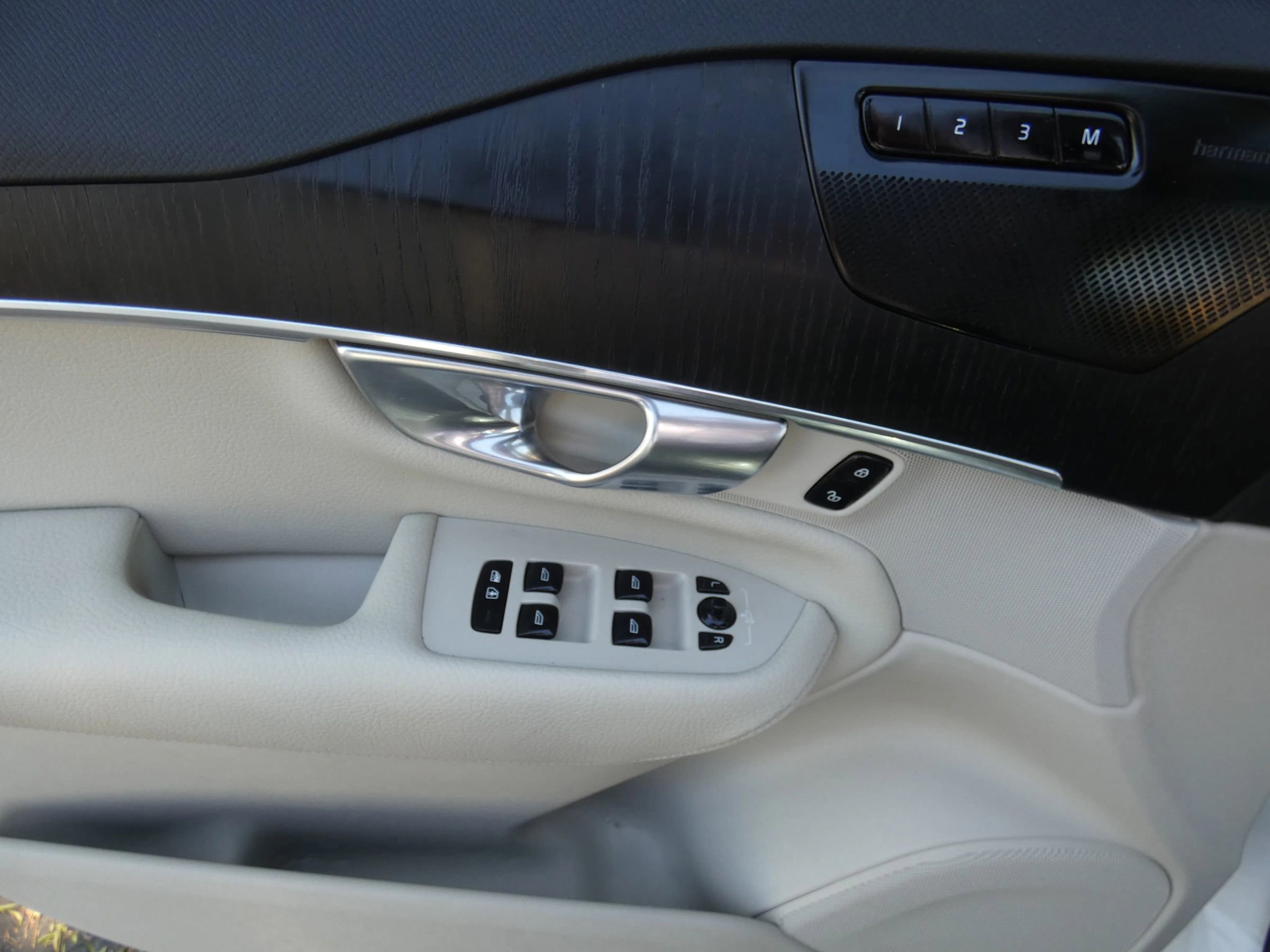 Used 2020 Volvo XC90 T6 Momentum image 77