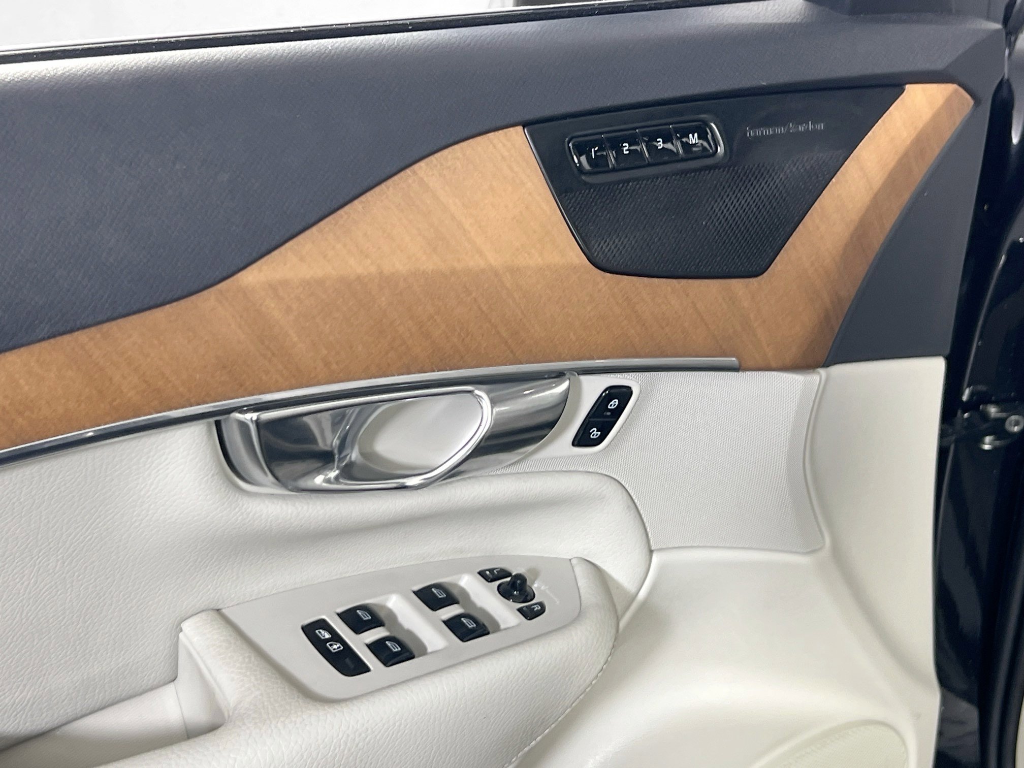 Used 2022 Volvo XC90 T8 Inscription Expression image 17