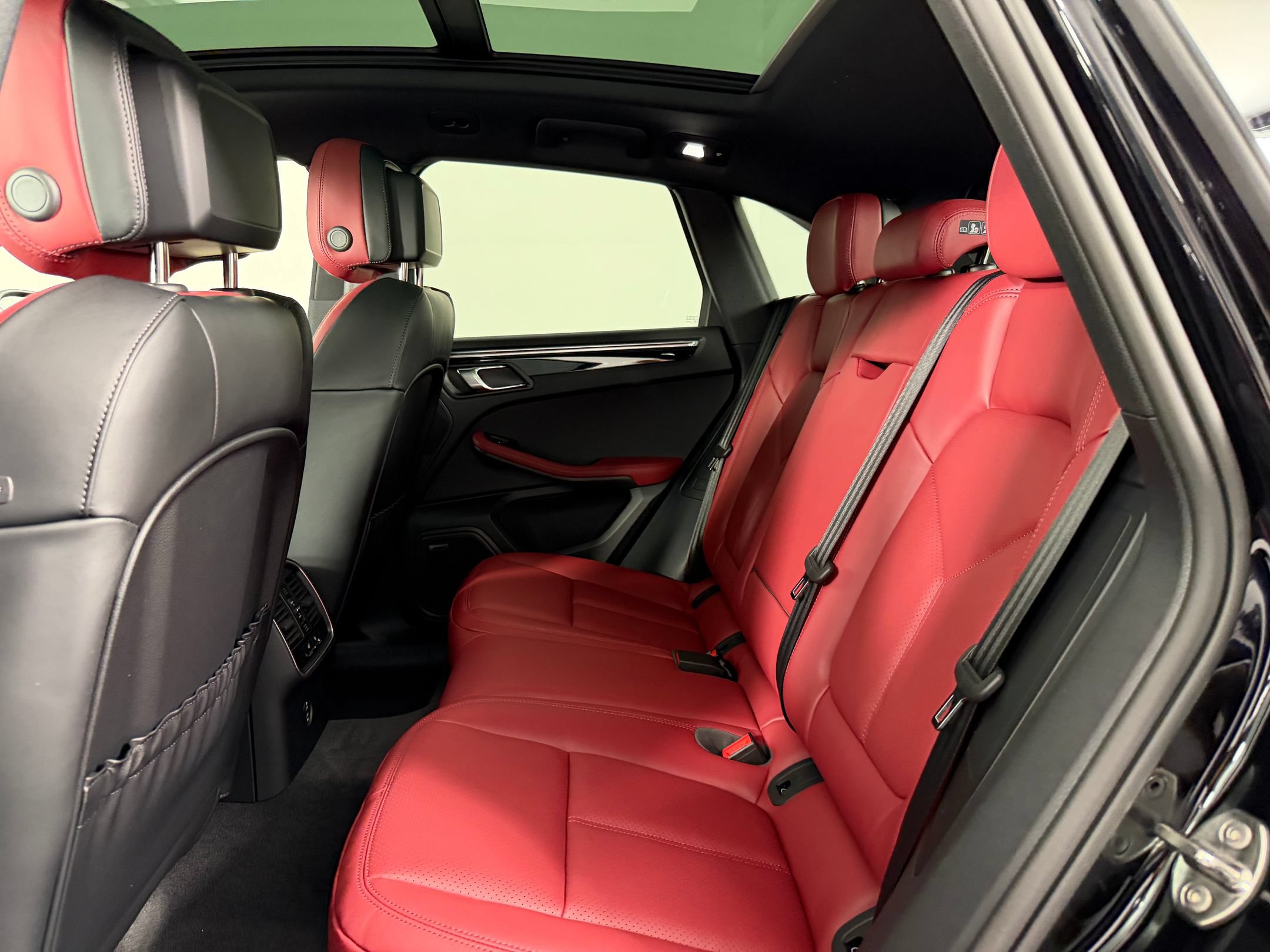 New 2026 Porsche Macan AWD/4WD image 22