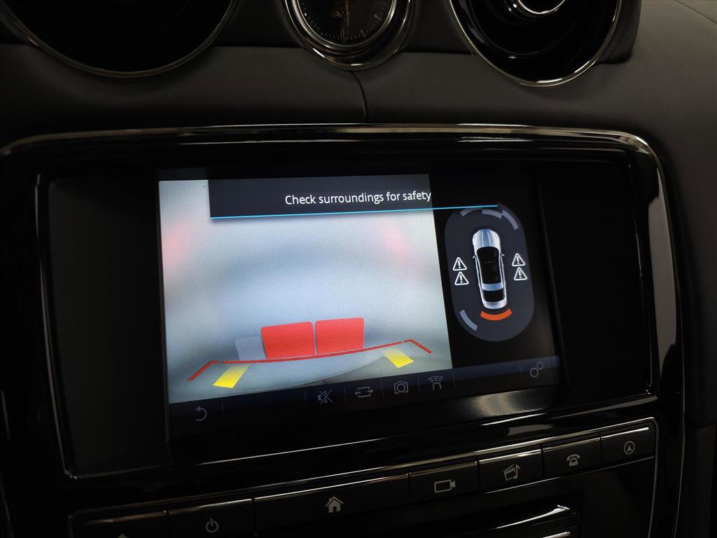 Used 2016 Jaguar XJ L Portfolio image 27