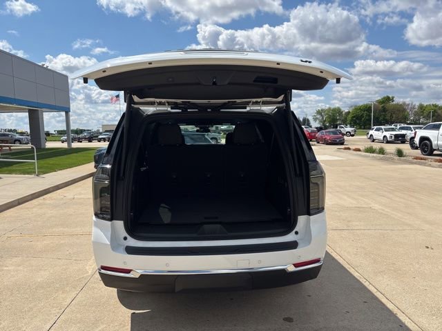 New 2026 Chevrolet Suburban LT w/ Comfort Package AWD/4WD image 16