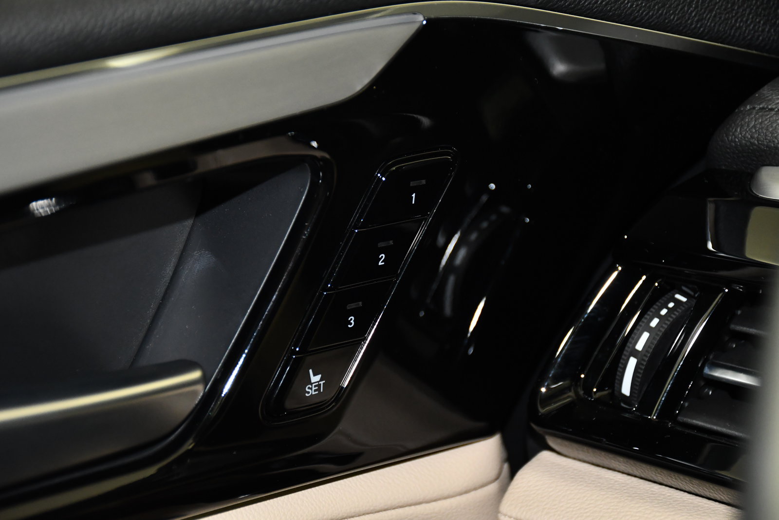 Certified 2025 Acura MDX SH-AWD image 34