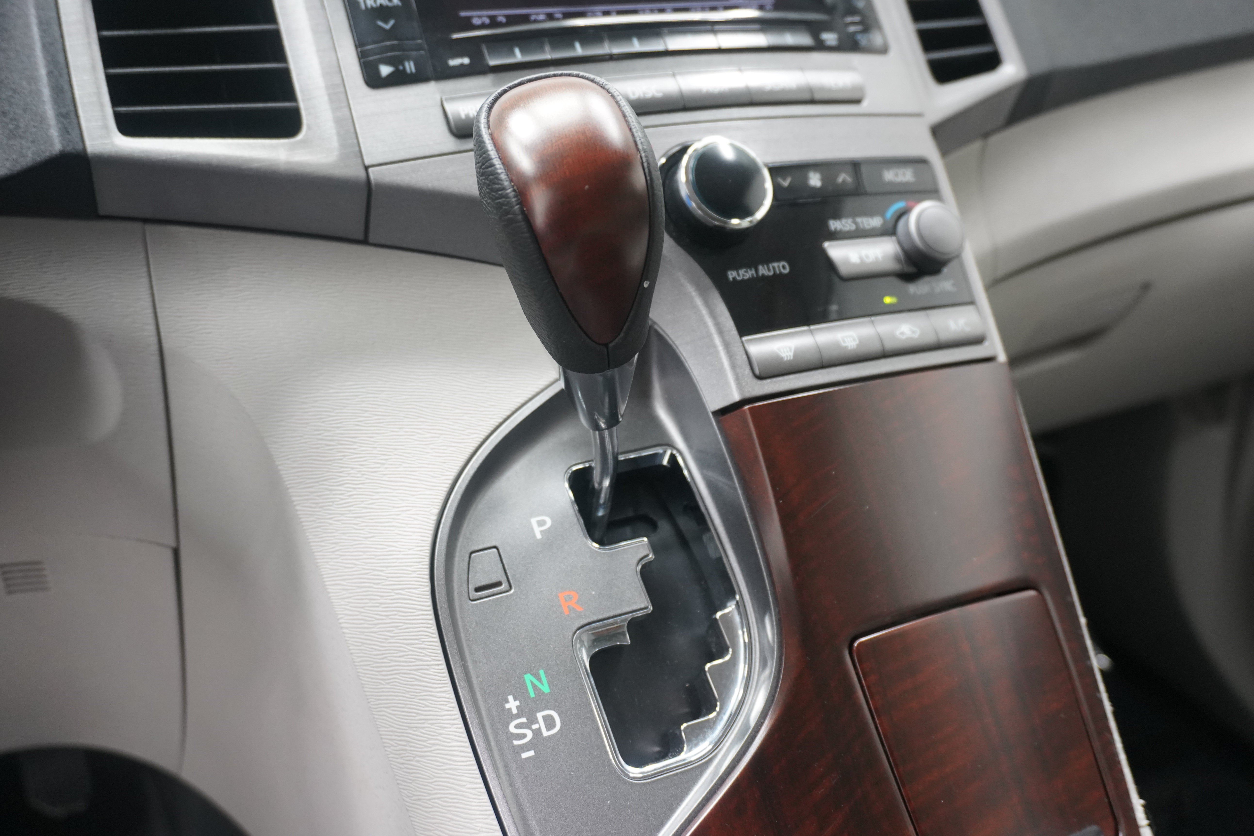 Used 2010 Toyota Venza FWD image 17