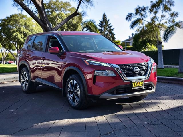 Used 2023 Nissan Rogue SV image 3