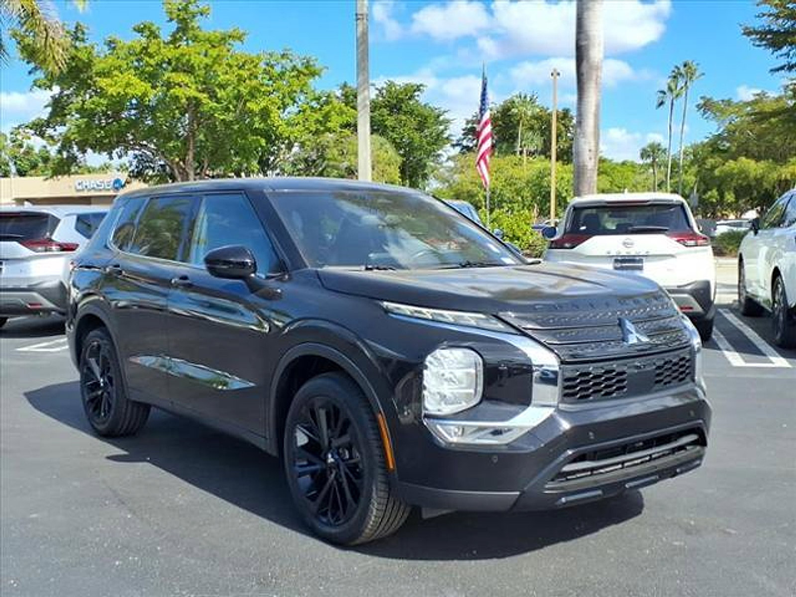 Used 2023 Mitsubishi Outlander SE Black Edition image 11