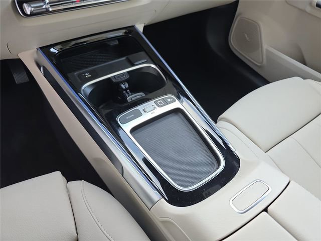 Used 2025 Mercedes-Benz GLB 250 4MATIC image 33
