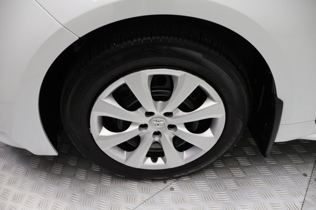 Certified 2025 Toyota Corolla LE FWD image 4