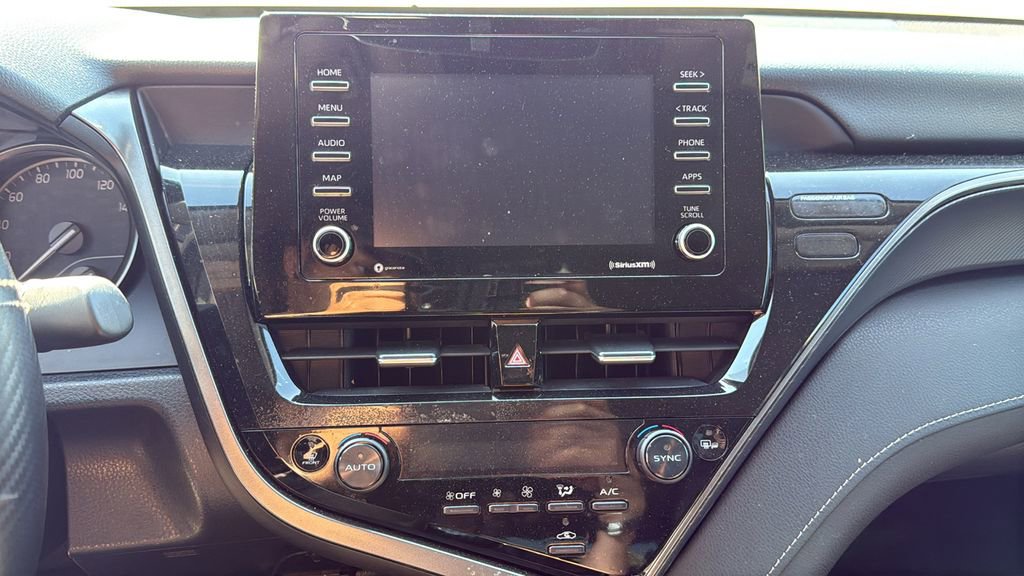 Used 2022 Toyota Camry SE FWD image 9