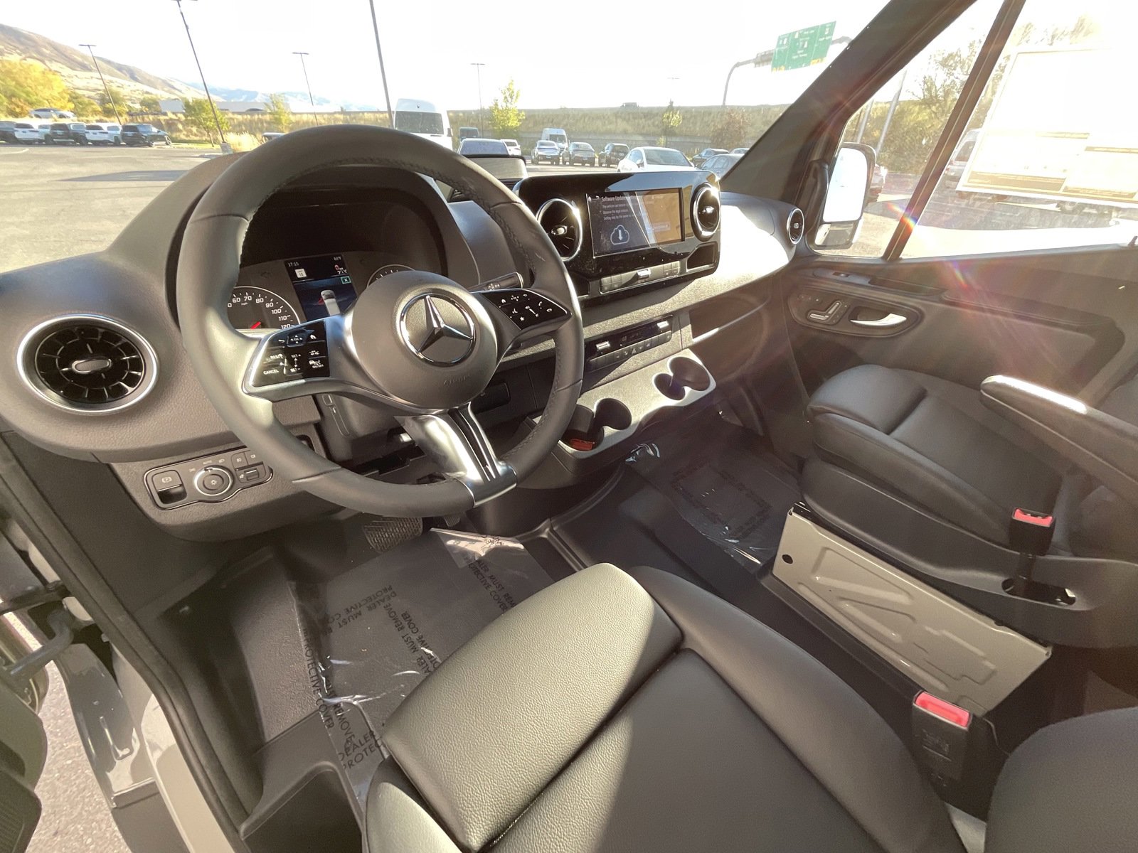 Used 2025 Mercedes-Benz Sprinter 2500 image 4
