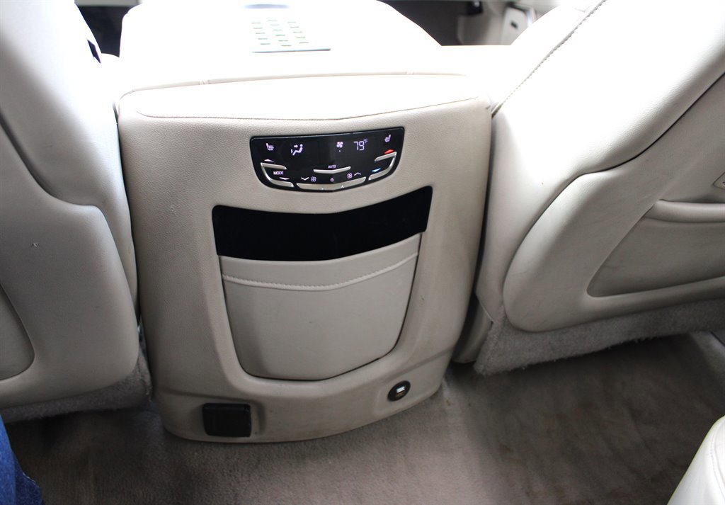 Used 2017 Cadillac Escalade ESV Luxury image 23