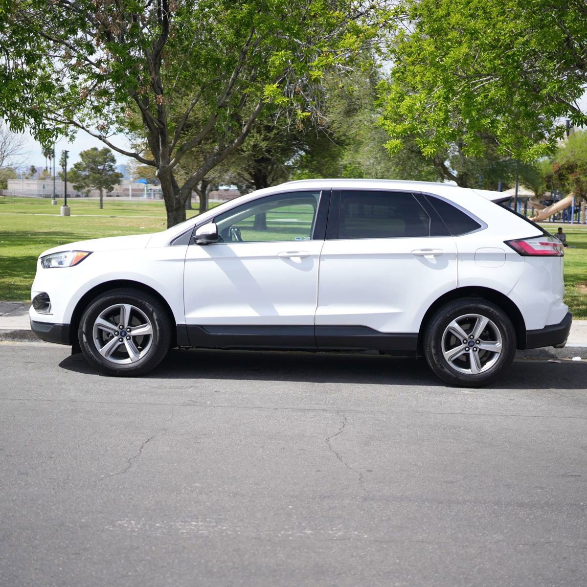 Used 2019 Ford Edge SEL w/ Equipment Group 201A FWD image 3