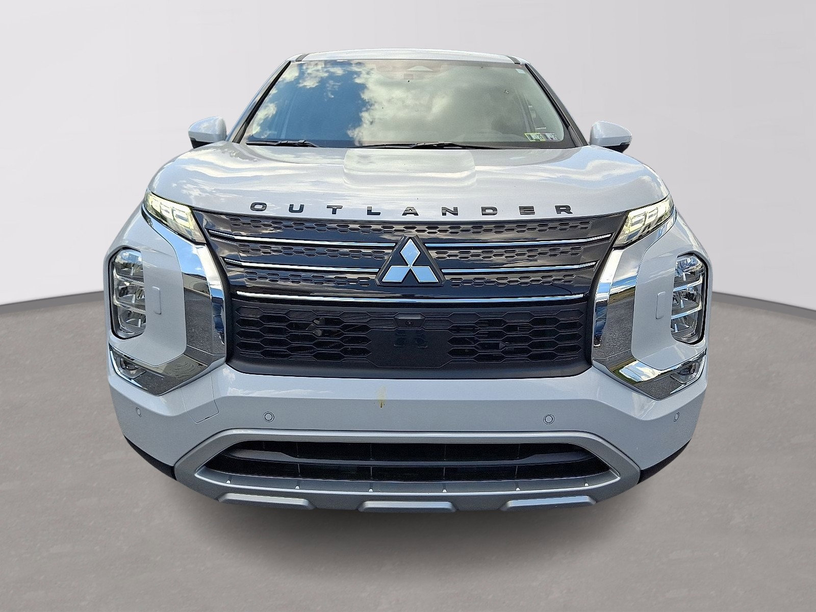 New 2025 Mitsubishi Outlander SE image 2