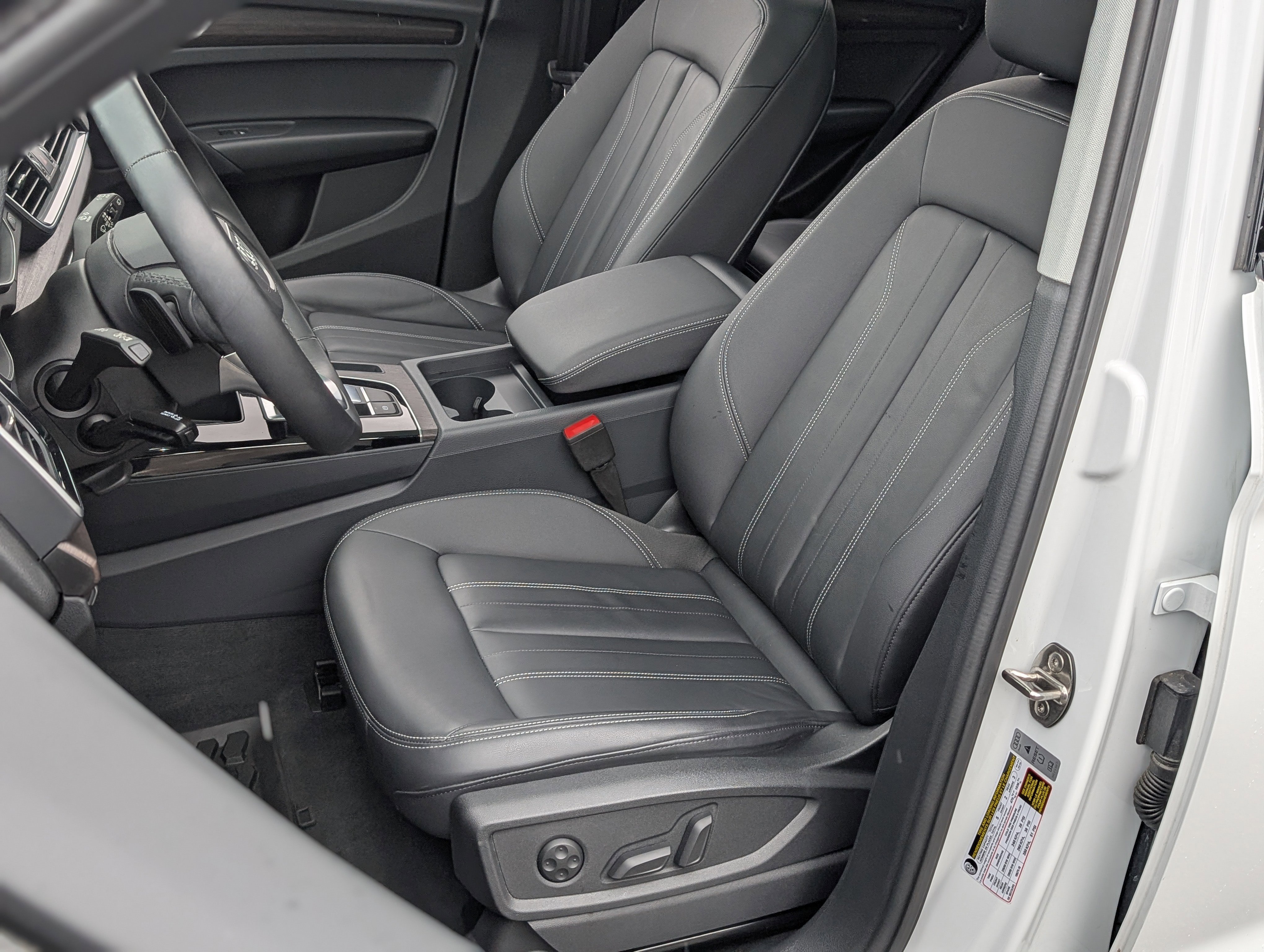 Used 2025 Audi Q5 Premium w/ Convenience Plus Package image 16