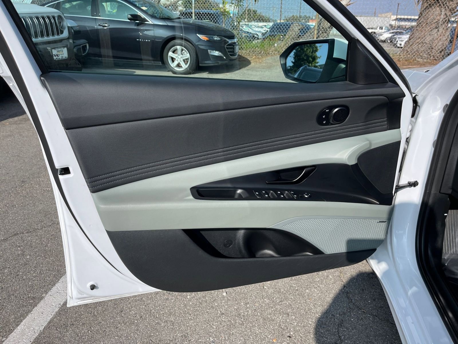 Used 2025 Hyundai Elantra Limited image 20