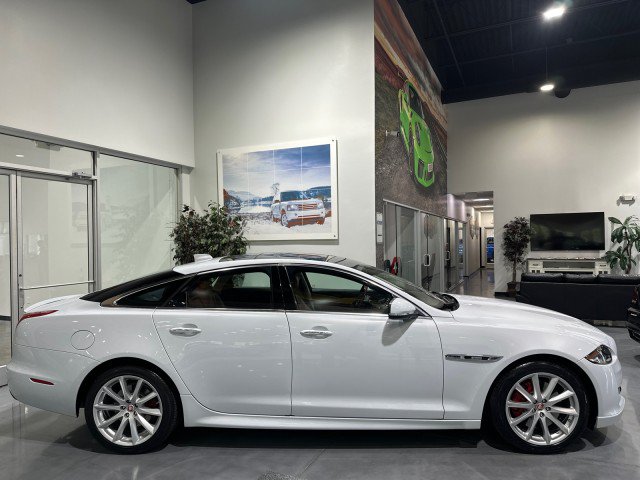 Used 2016 Jaguar XJ R-Sport RWD image 27