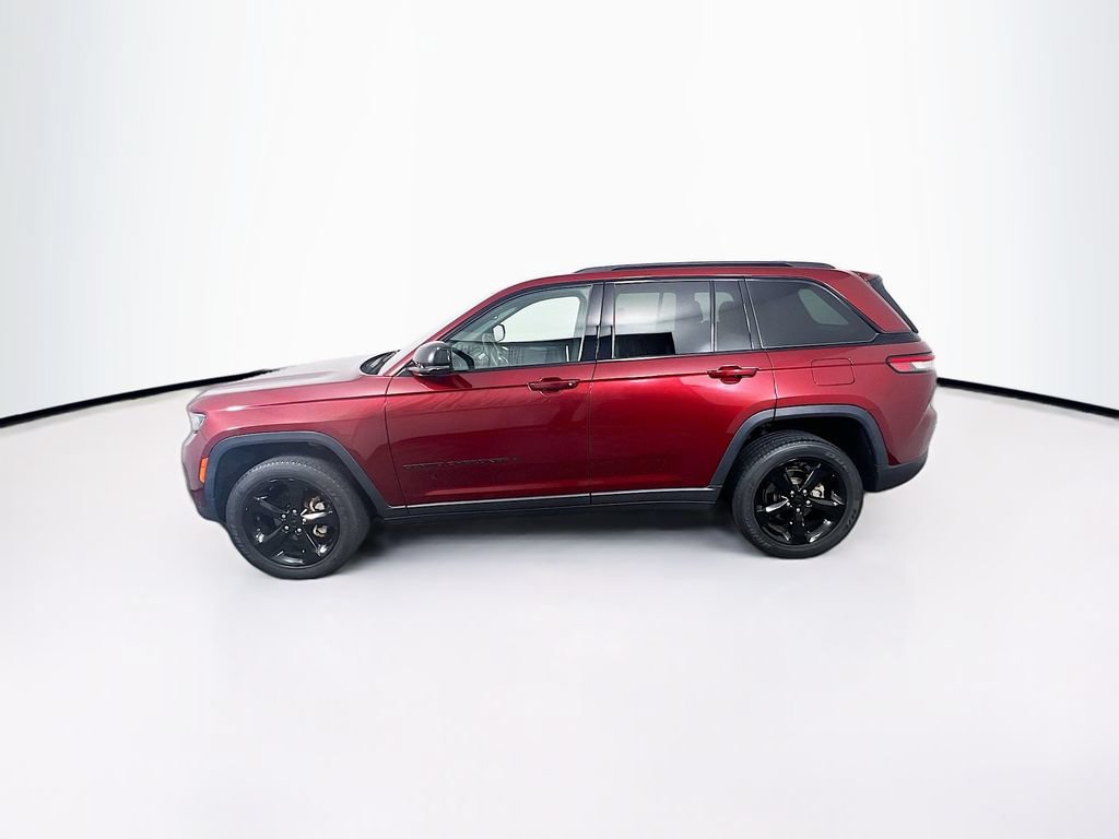 Used 2022 Jeep Grand Cherokee Altitude AWD/4WD image 4