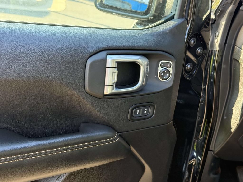 Used 2024 Jeep Wrangler Unlimited Sahara AWD/4WD image 32
