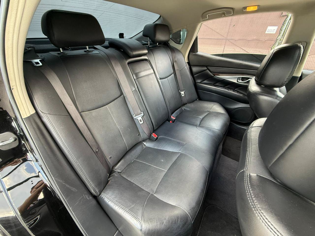 Used 2018 INFINITI Q70 Luxe RWD image 23