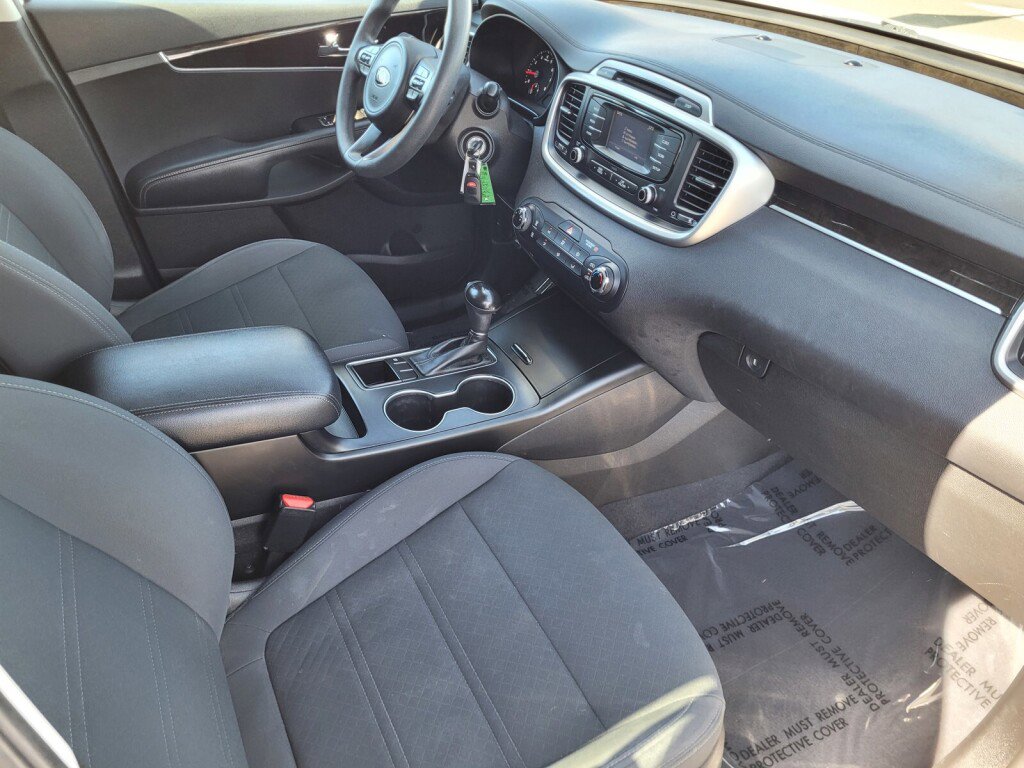 Used 2016 Kia Sorento LX image 19