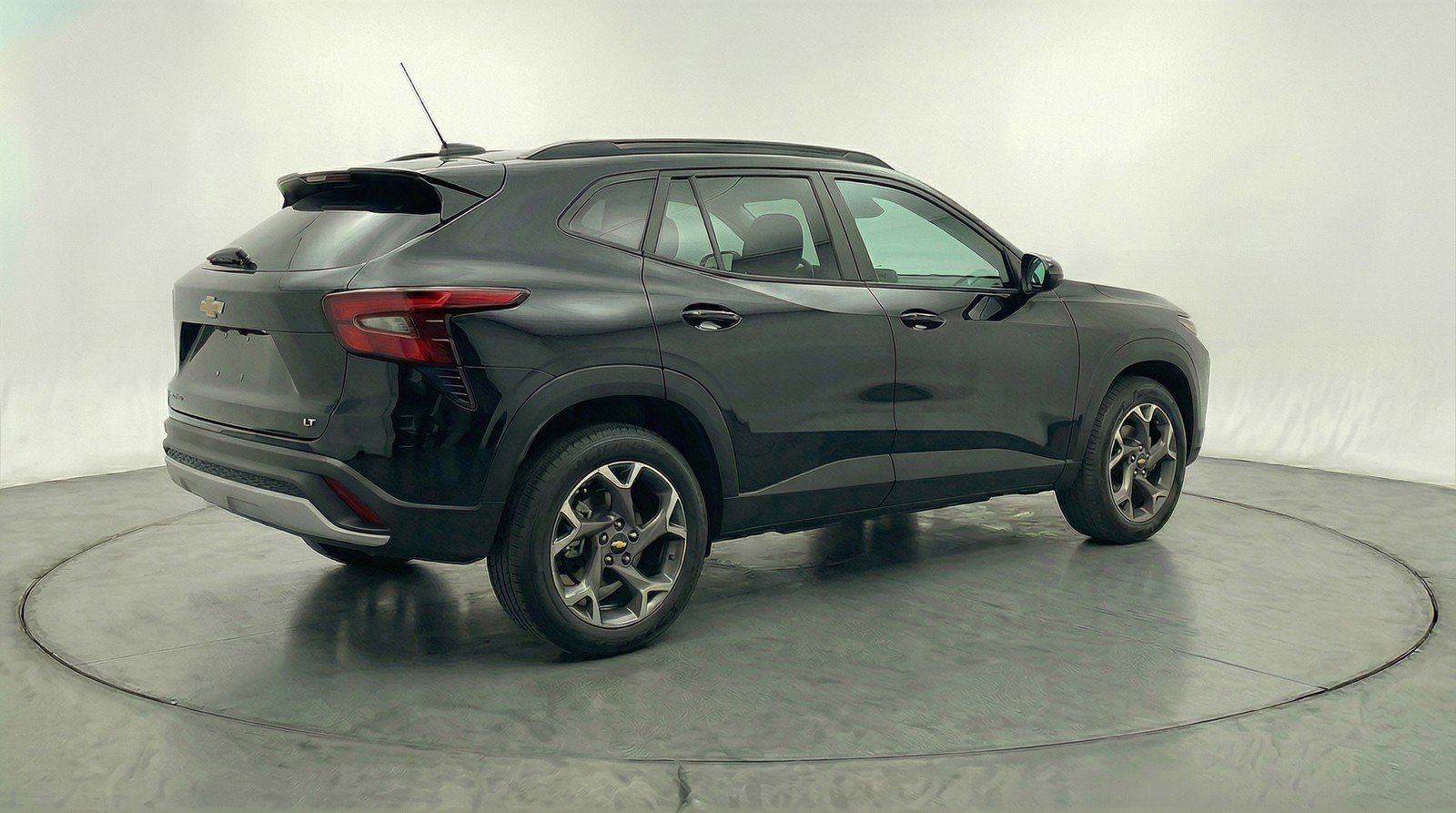 Used 2025 Chevrolet Trax LT FWD image 9