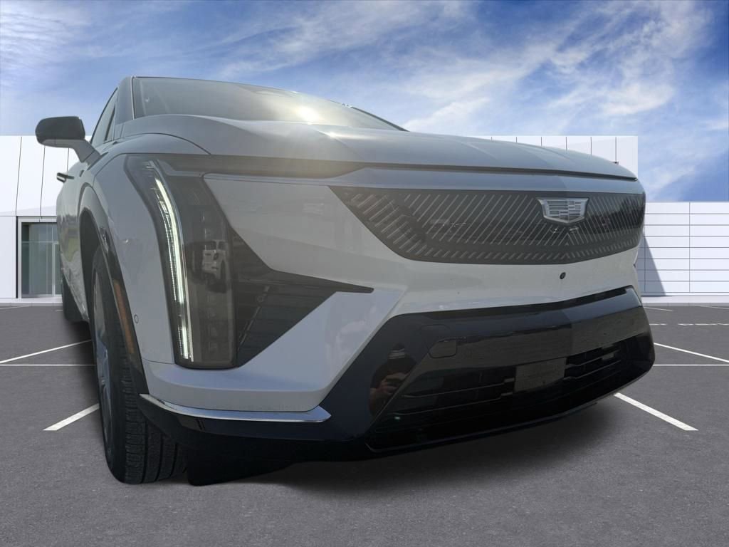 Certified 2025 Cadillac Optiq Luxury 2 w/ LPO, Floor Liner Package image 7