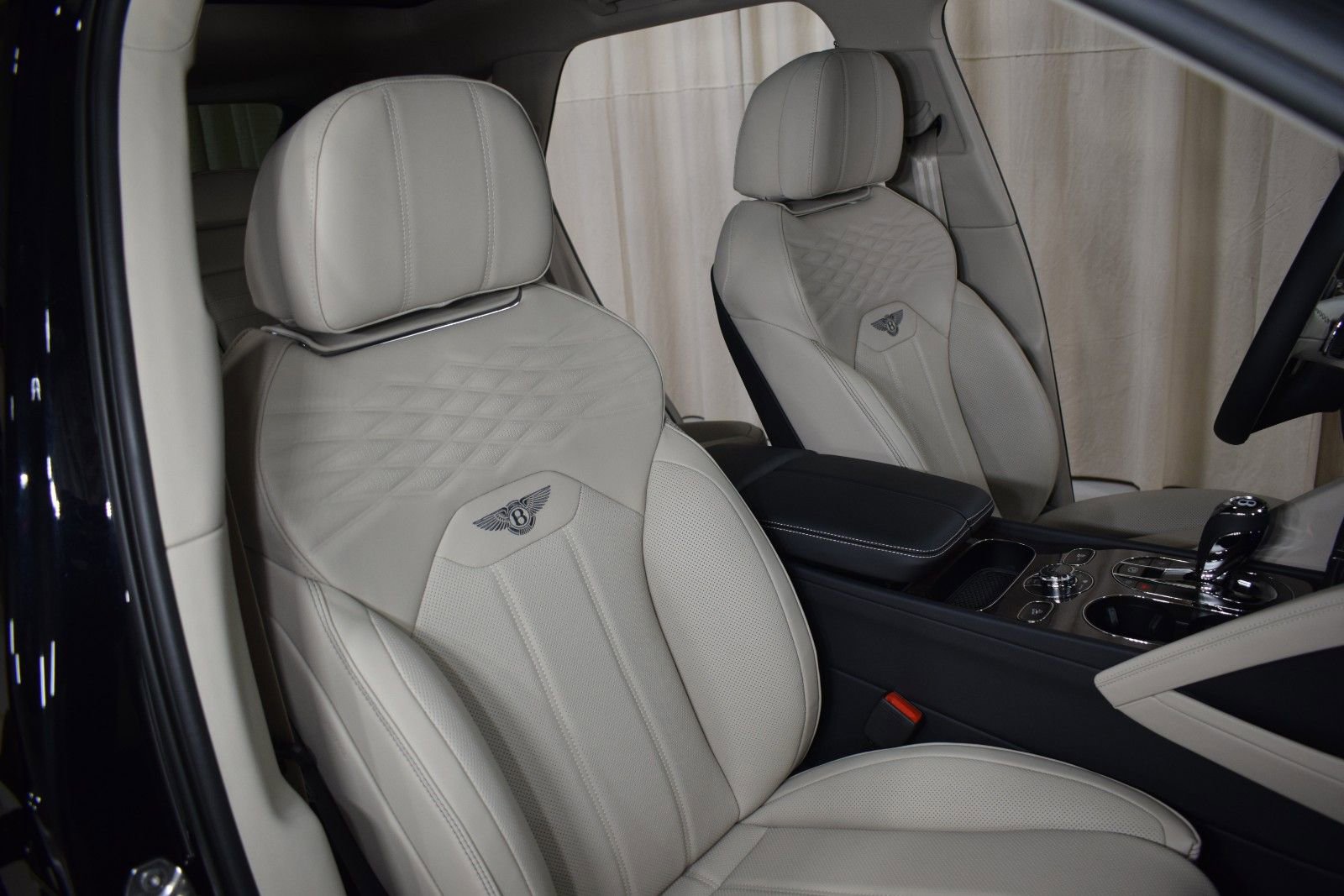 New 2025 Bentley Bentayga AWD/4WD image 25