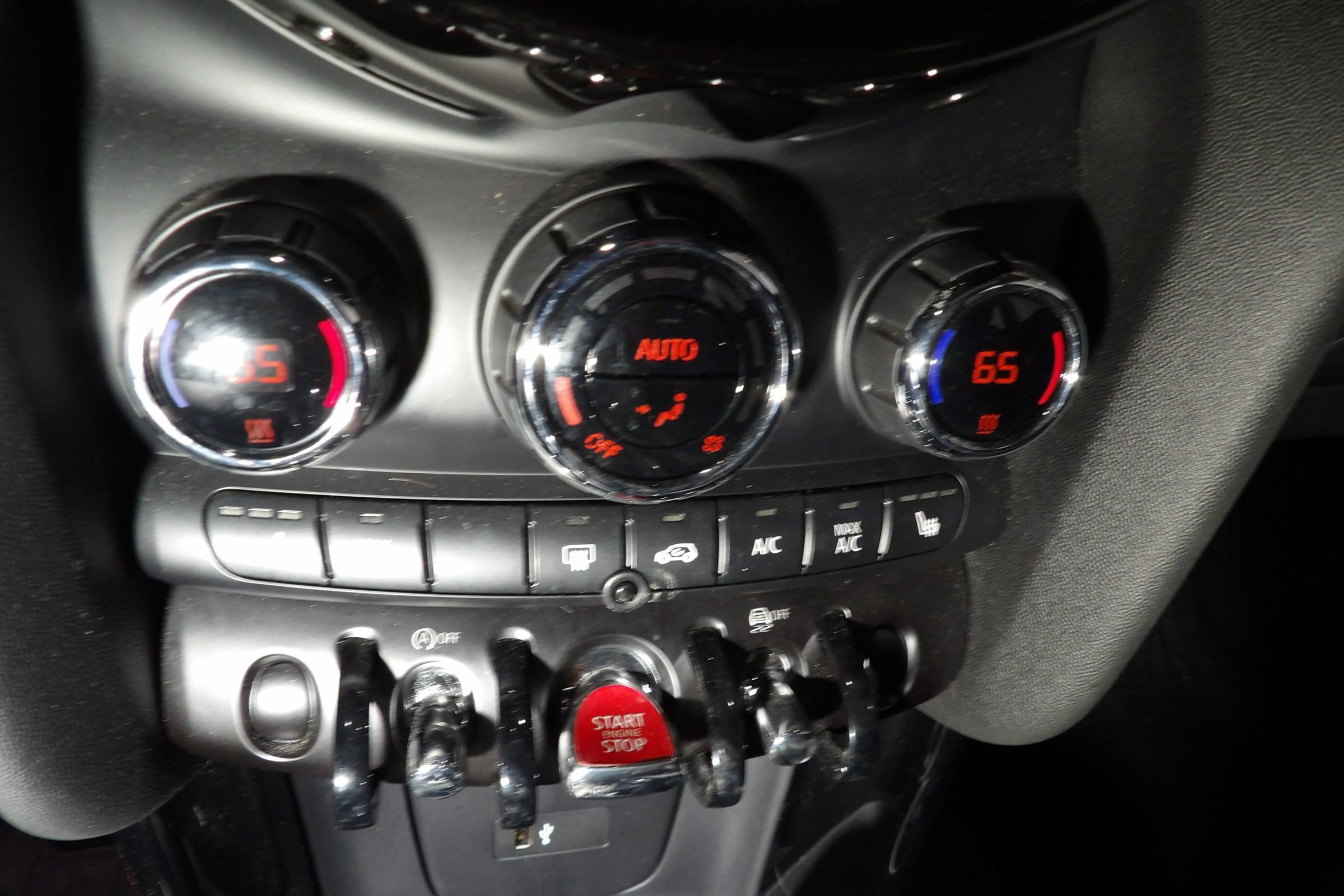 Used 2022 MINI Cooper 2-Door Hardtop image 10