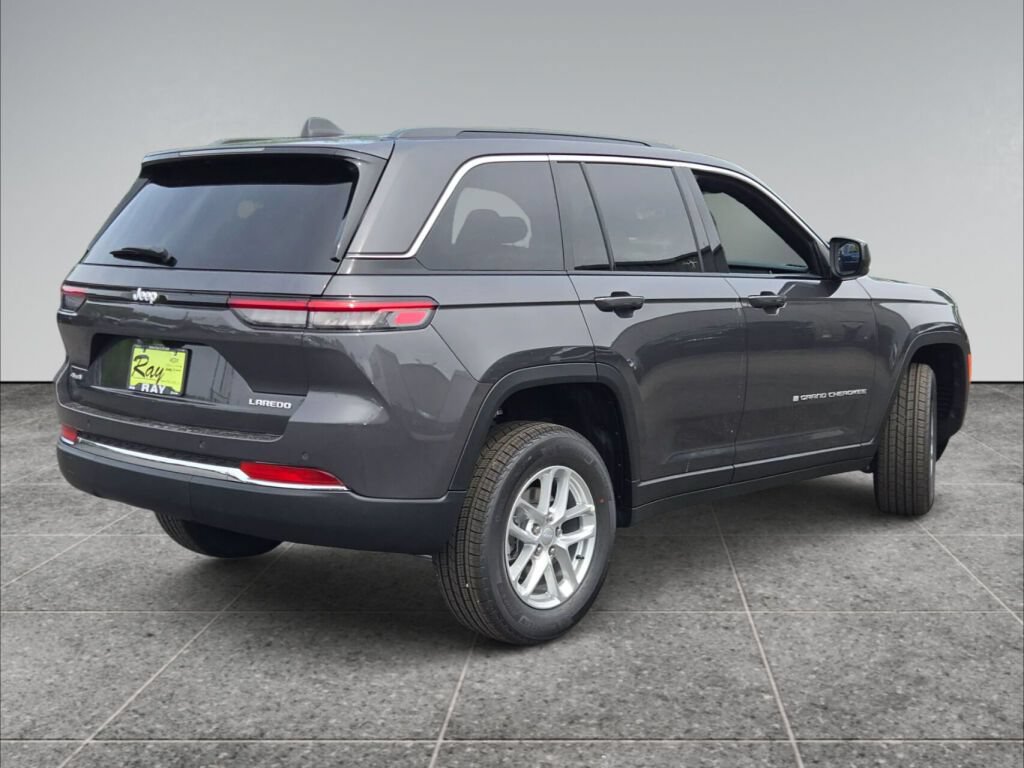 New 2026 Jeep Grand Cherokee Laredo AWD/4WD image 5